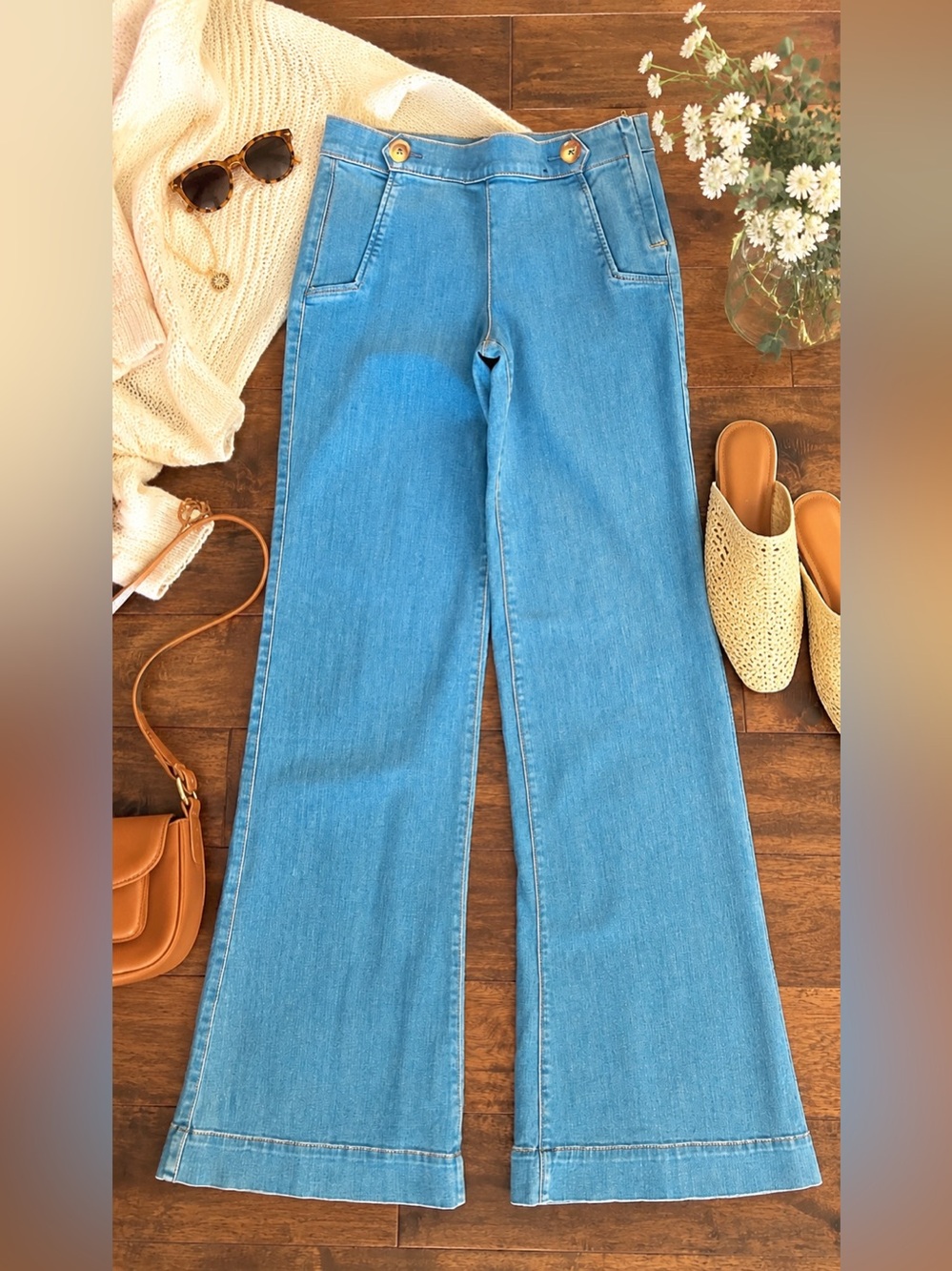 Express Jeans Wide Leg Flare Mid Rise Pull-On Jeans Size 6 Long Light Wash